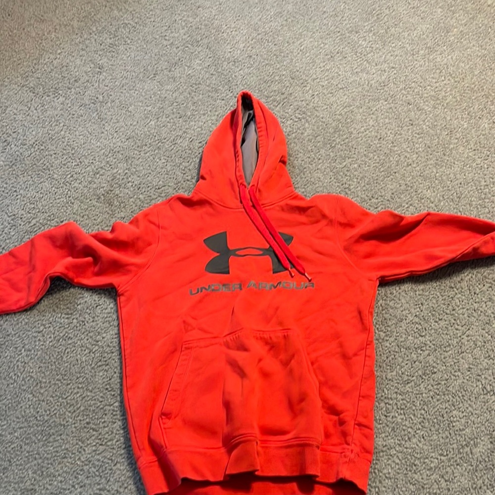 Under armour sweatshirt